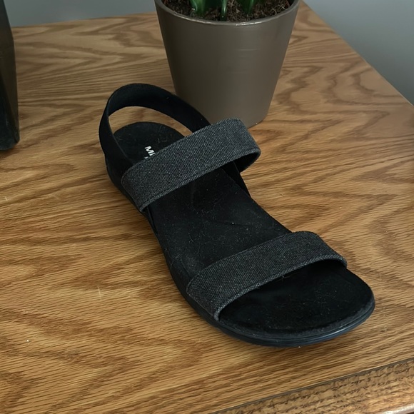 merrell air cushion memory foam sandals